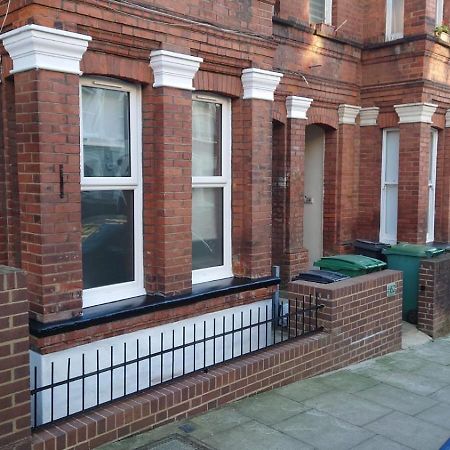 Stylish 2-Bed Flat In The Heart Of West Hampstead Leilighet London Eksteriør bilde