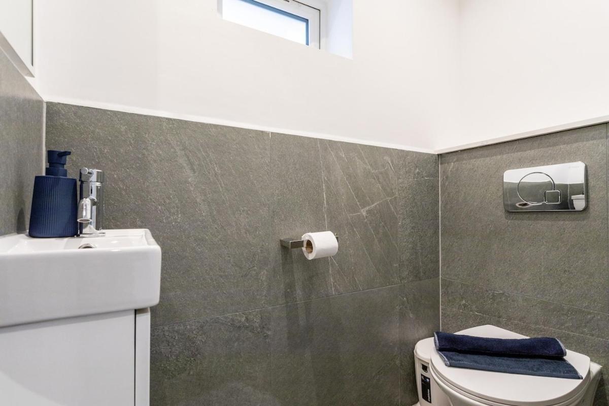 Stylish 2-Bed Flat In The Heart Of West Hampstead Leilighet London Eksteriør bilde