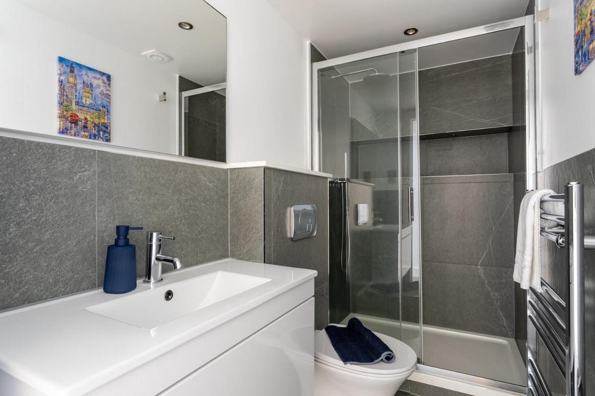 Stylish 2-Bed Flat In The Heart Of West Hampstead Leilighet London Eksteriør bilde