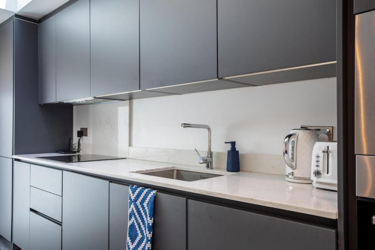 Stylish 2-Bed Flat In The Heart Of West Hampstead Leilighet London Eksteriør bilde