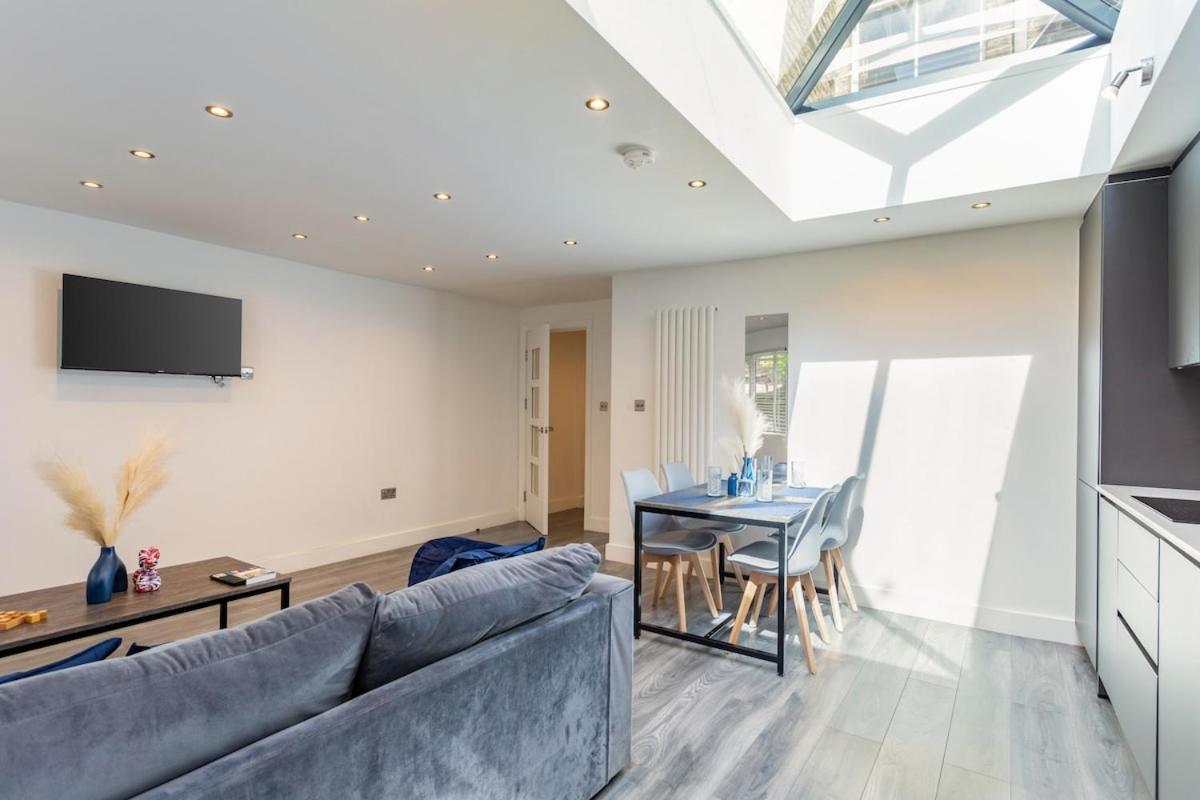 Stylish 2-Bed Flat In The Heart Of West Hampstead Leilighet London Eksteriør bilde