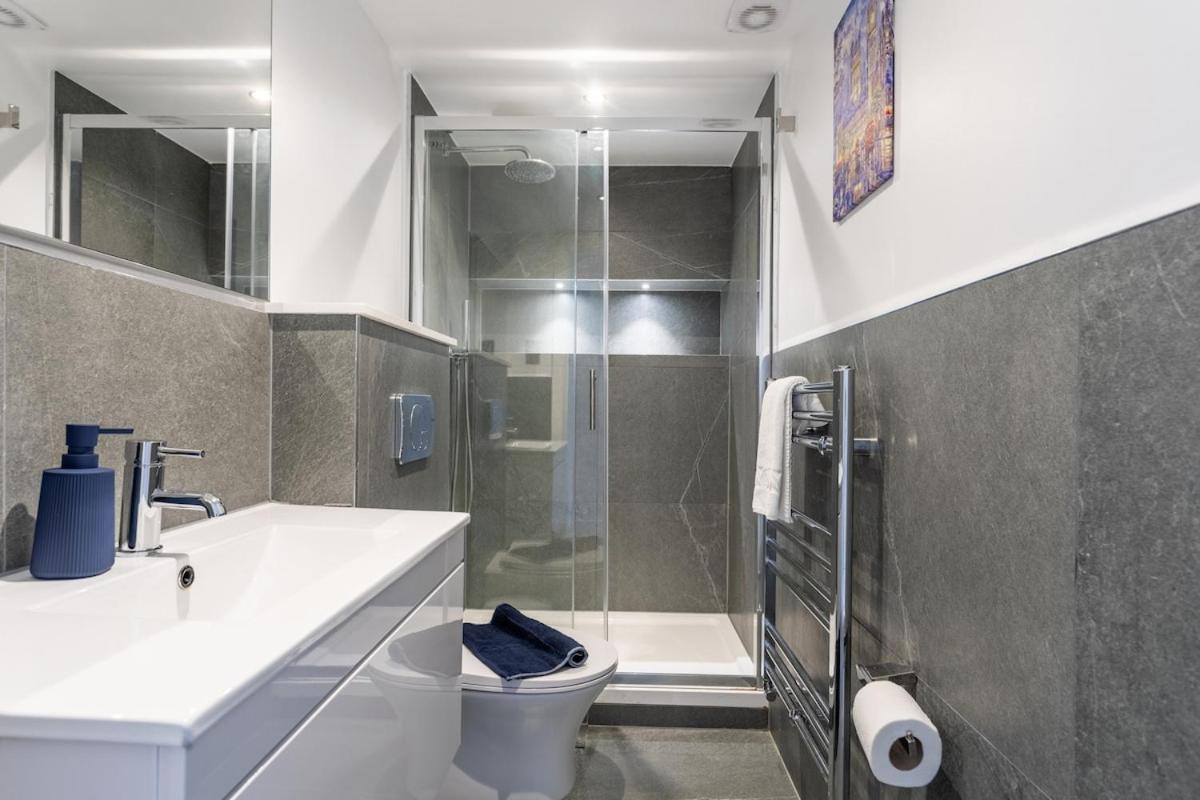 Stylish 2-Bed Flat In The Heart Of West Hampstead Leilighet London Eksteriør bilde