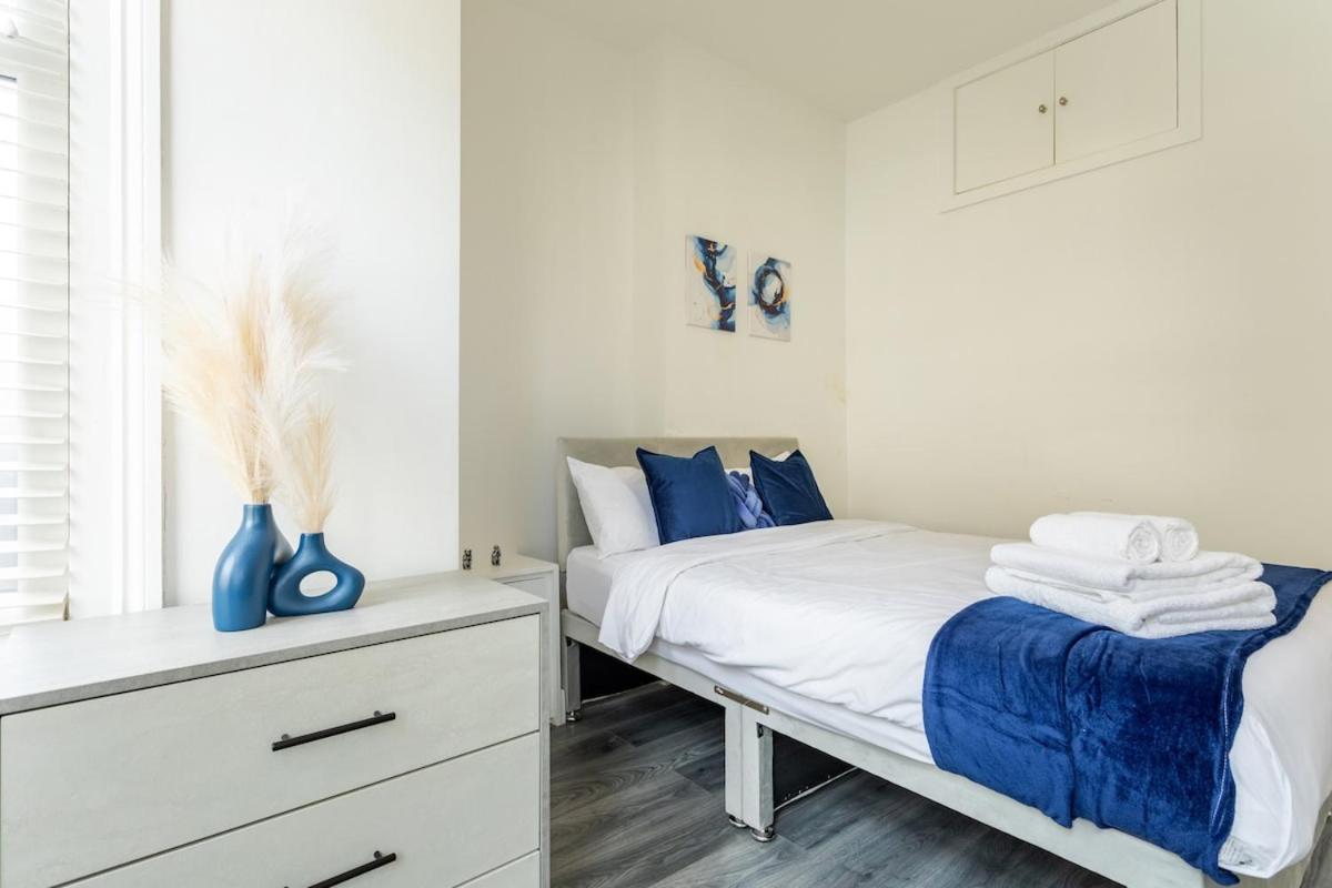 Stylish 2-Bed Flat In The Heart Of West Hampstead Leilighet London Eksteriør bilde