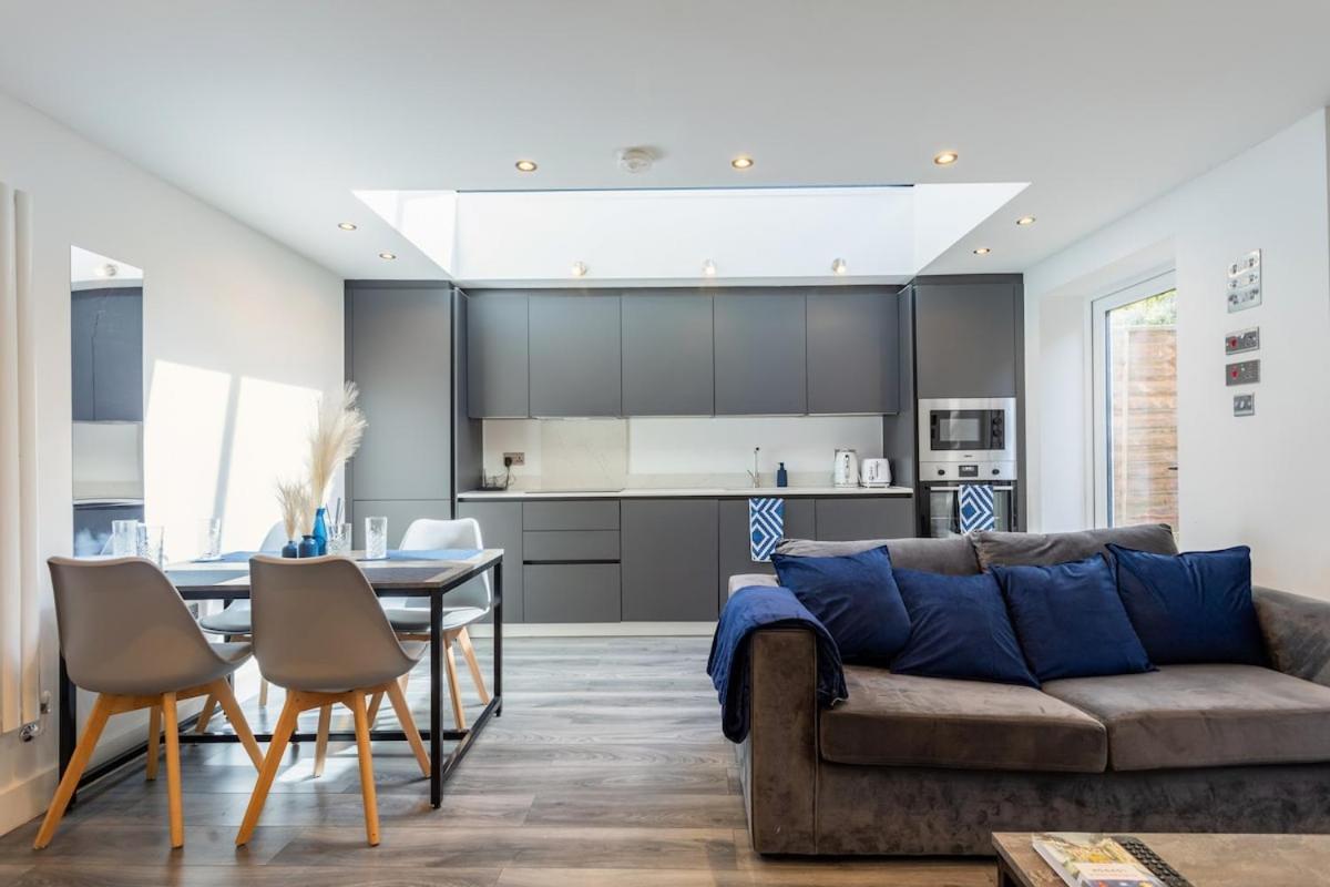 Stylish 2-Bed Flat In The Heart Of West Hampstead Leilighet London Eksteriør bilde