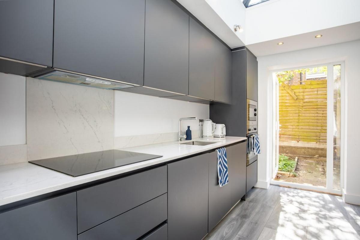 Stylish 2-Bed Flat In The Heart Of West Hampstead Leilighet London Eksteriør bilde