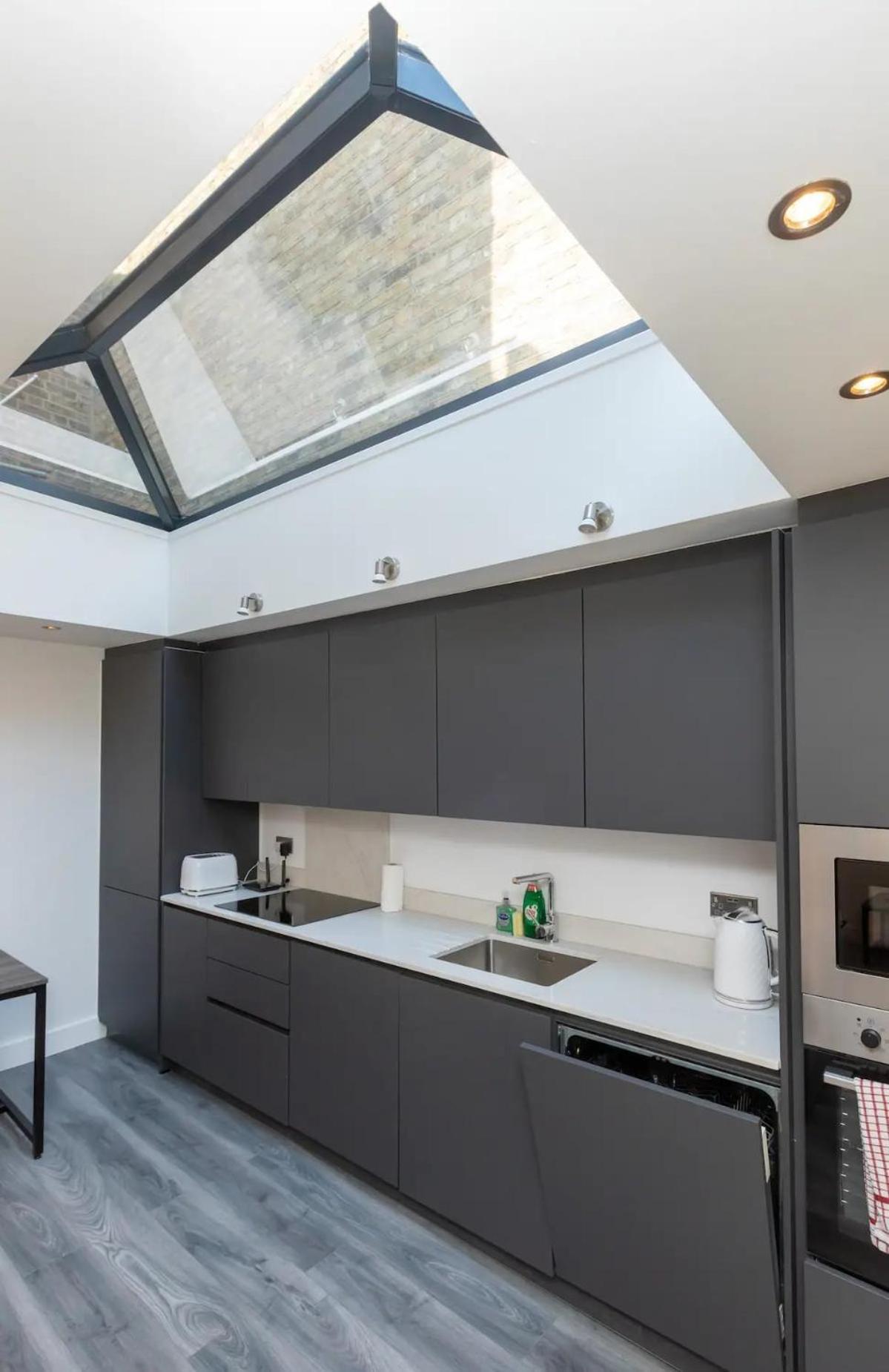 Stylish 2-Bed Flat In The Heart Of West Hampstead Leilighet London Eksteriør bilde